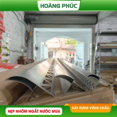 Các loại nẹp nhôm ngắt nước mưa Hoàng Phúc tại kho